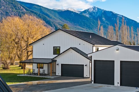 Glacier Gathering Grounds-Sweeping Mountain Views!