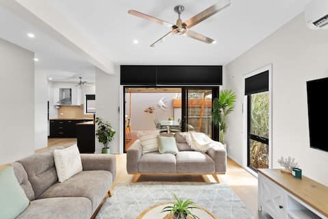 Popular Airbnb listing: Stylish Townhouse 2 Min Walk to Beach & Shops in Cowes