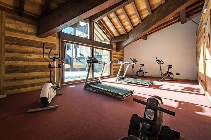 Chalet 15 Couchages Sur Les Pistes Avec Piscine - Savoie