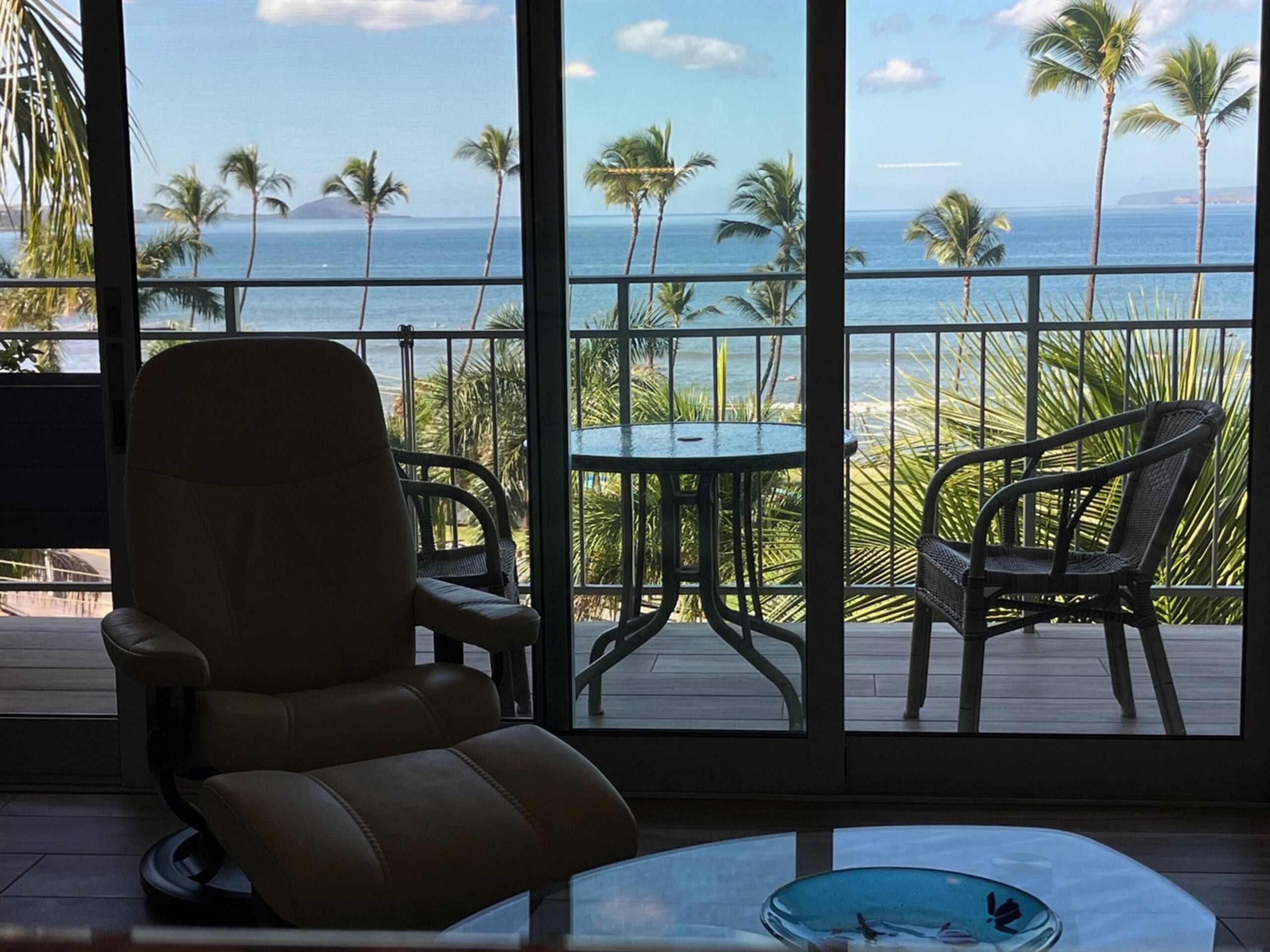 Oceanview Penthouse: Peaceful Upscale Escape, View - Image 17