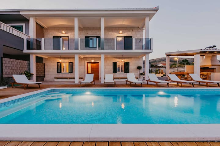 Villa Del Tempo With Pool - Trogir