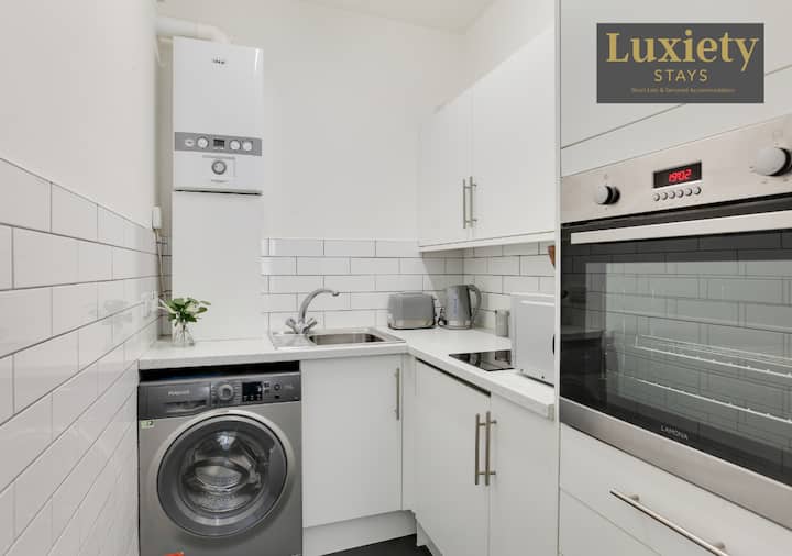 Stylish Studio · Walk To Southend Pier & Beach - Southend-on-Sea