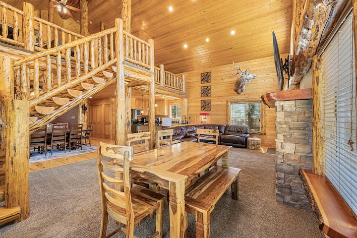 Island Park Retreat:hot Tub • Fire Pit • Game Room - Island Park, ID