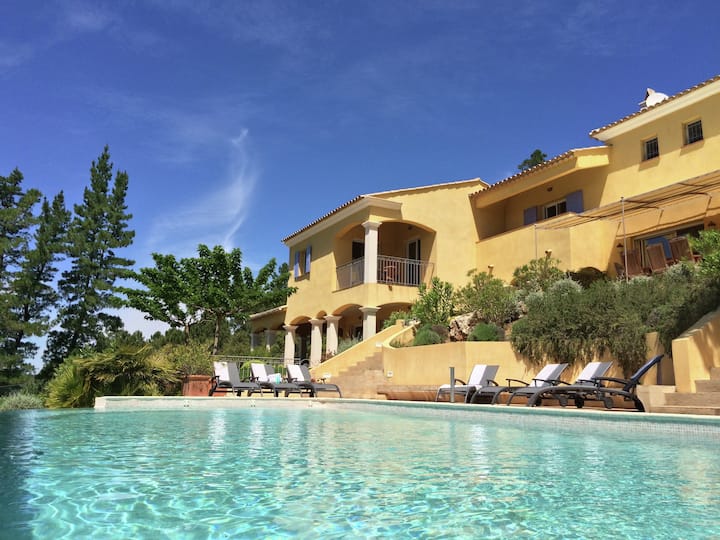Villa à Le Muy Avec Piscine Et Lac - Le Muy