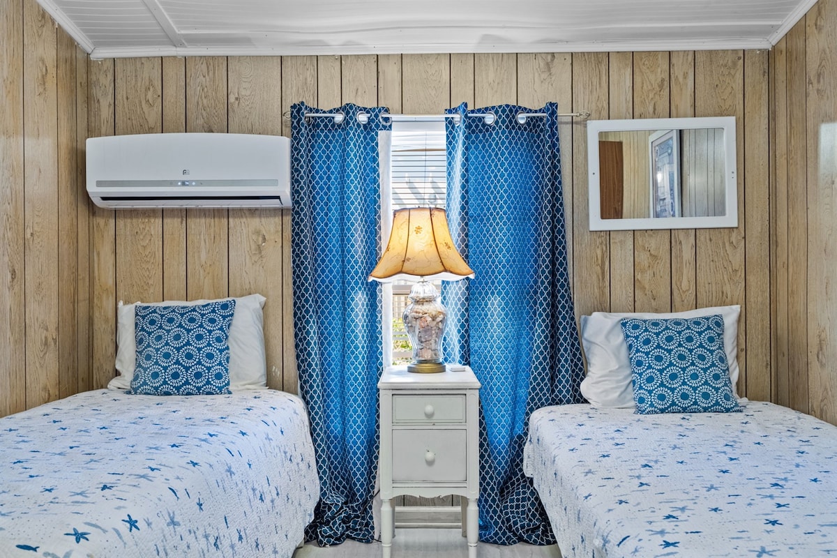 备用房内设有2张单人床