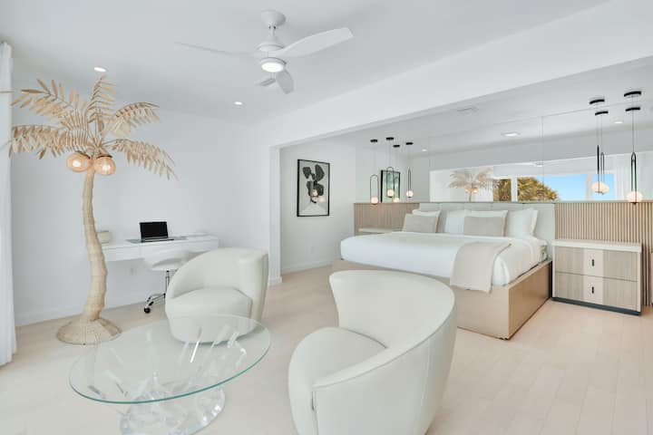 Primary Suite (2nd Floor) |