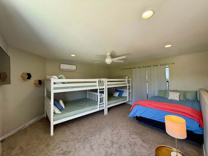 Bedroom 4: 2 queen over queen bunk beds and a queen bed!