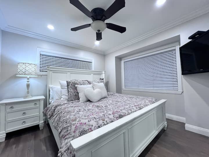 الطابق الرئيسي كال كينج غرفة النوم الرئيسية 3 مع حمام داخلي