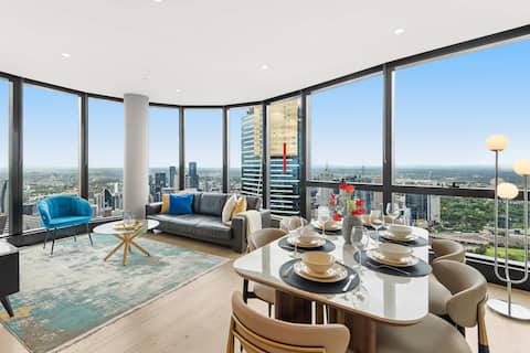 Top performing Airbnb: Live in the clouds! 3BD luxury apt. in Southbank in Southbank