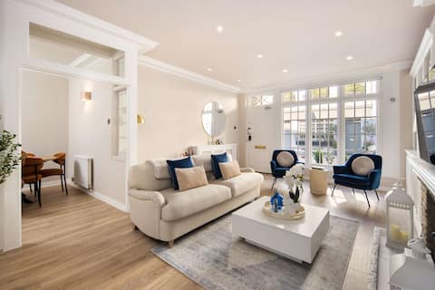 10 Mins Walk to Harrods | Belgravia Mews House