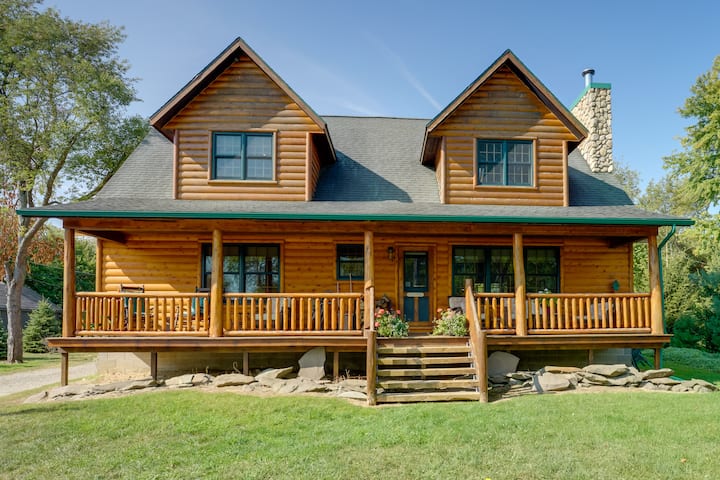 Port Austin Cabin w/ Hot Tub: 1 Mi to Beach!