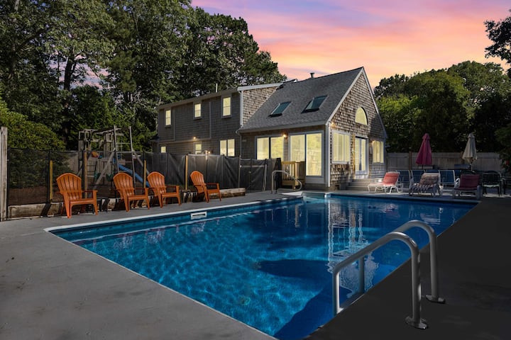 Cape Cod Escape W/ Heated Pool & Firepit - Mashpee, MA