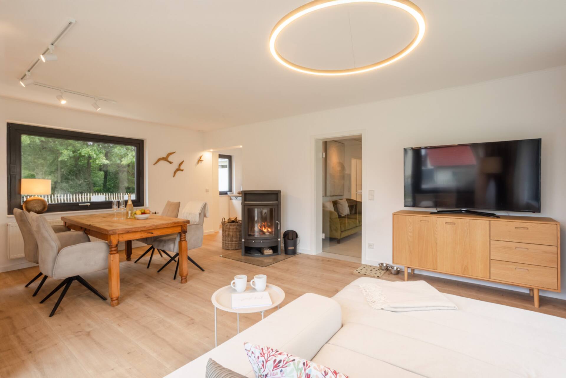 Timeless Hideaway | Indoor Fireplace I Terrace