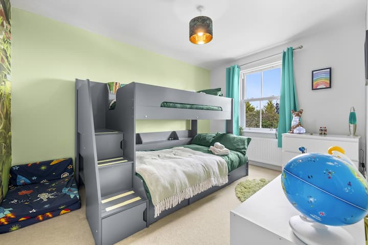 מיטת קומתיים זוגית קטנה