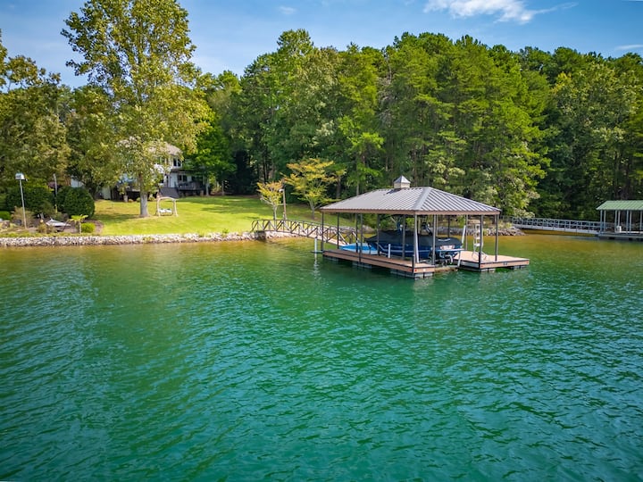 Southern Belle on Keowee with Hot Tub