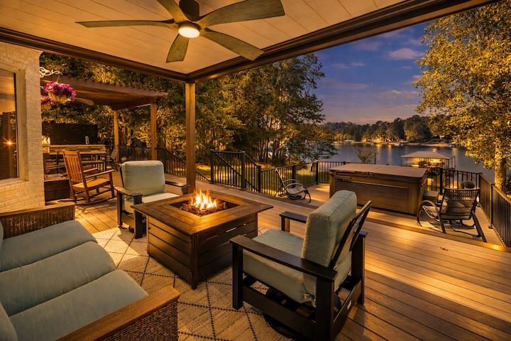 Southern Belle on Keowee with Hot Tub