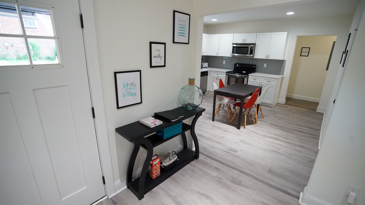 Top Airbnb: Corporate Ready 2BR Bungalow | W/D • Workspace • W in Mozley Park