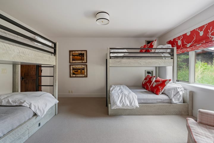 Habitación con litera en la planta baja