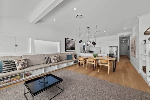 Spacious New Farm Apartment – 3 Ensuites + BBQ