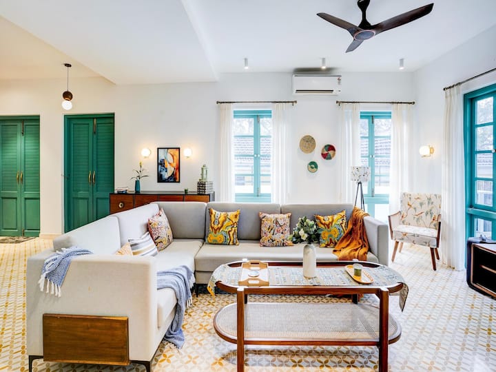• Cozy Modern Living Room with Elegant Sofa Seating
• Bright Interior with Stylish Décor & Warm Lighting
• Comfortable Lounge Space with Contemporary Furnishings
• Perfect Area for Relaxation, Entertainment & Family Time