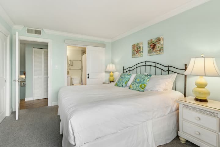 中层特大号卧室设有套内卫生间