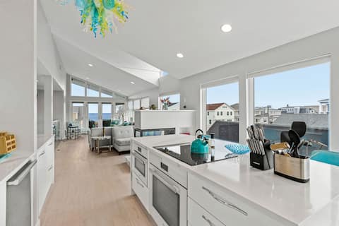 Sleeps 25 | Steps to Beach | Rooftop Deck | Views