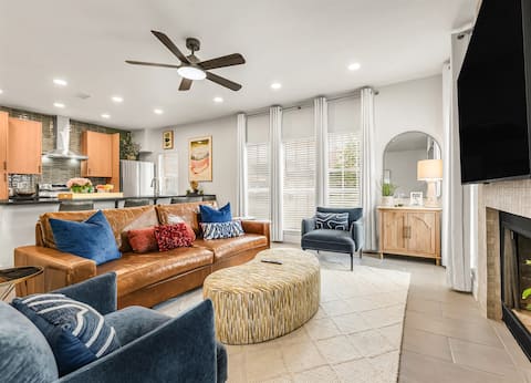 Top Airbnb: Bromley: Luxury 4Bedroom Apt, 4 Minute walk to A&M in College Station