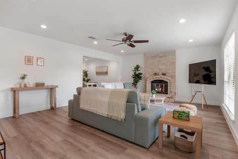 Popular Airbnb listing: Renovated North Austin 3BR, Sleeps 10, Near Domain in Pond Springs