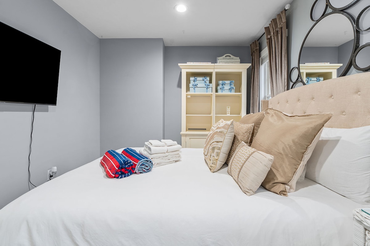 Bedroom #3 offers a comfortable queen bed, prepared with fresh linens for a restful and relaxing stay.