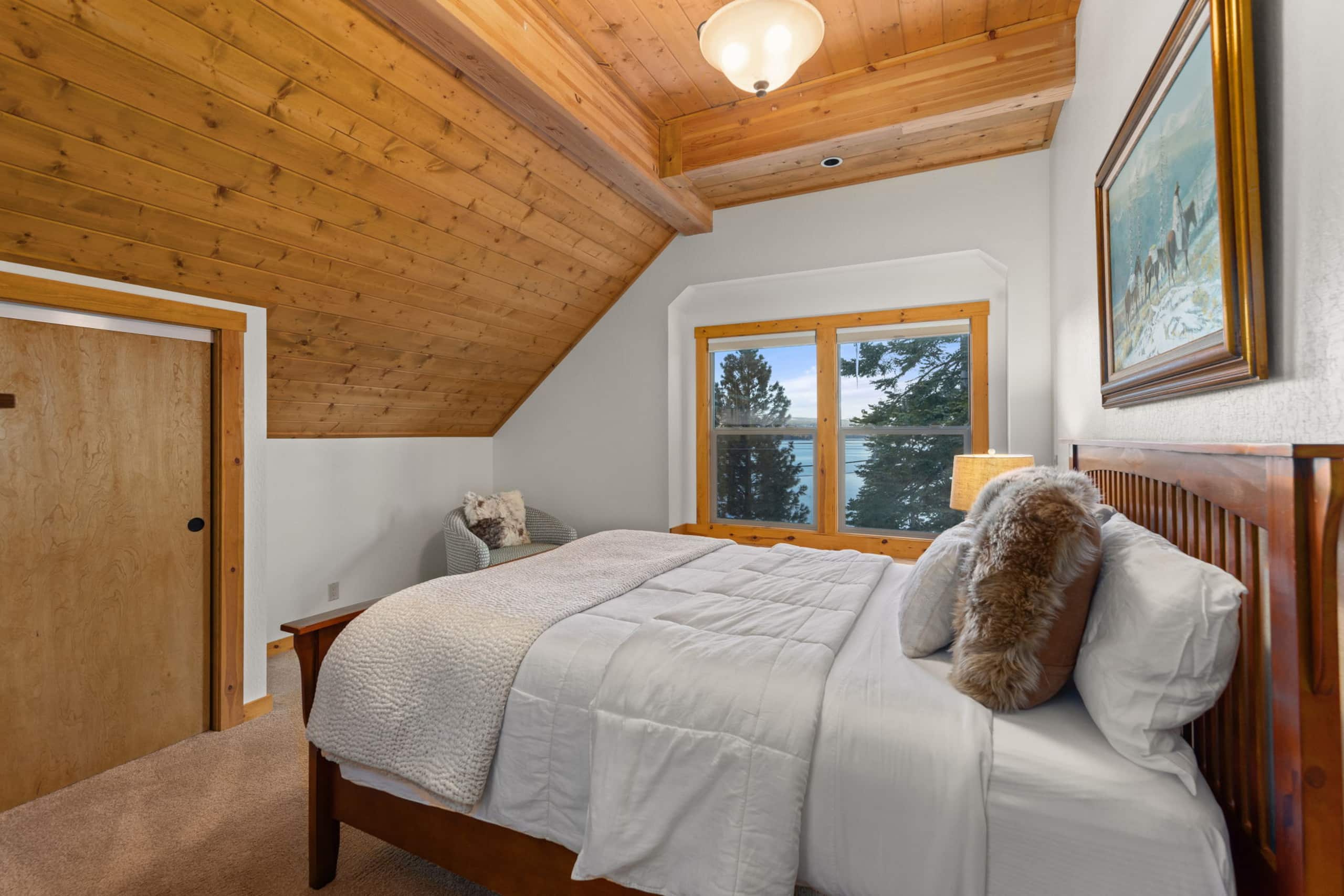 Lakeview 6BR Home with Private Beach Access - Photo 23