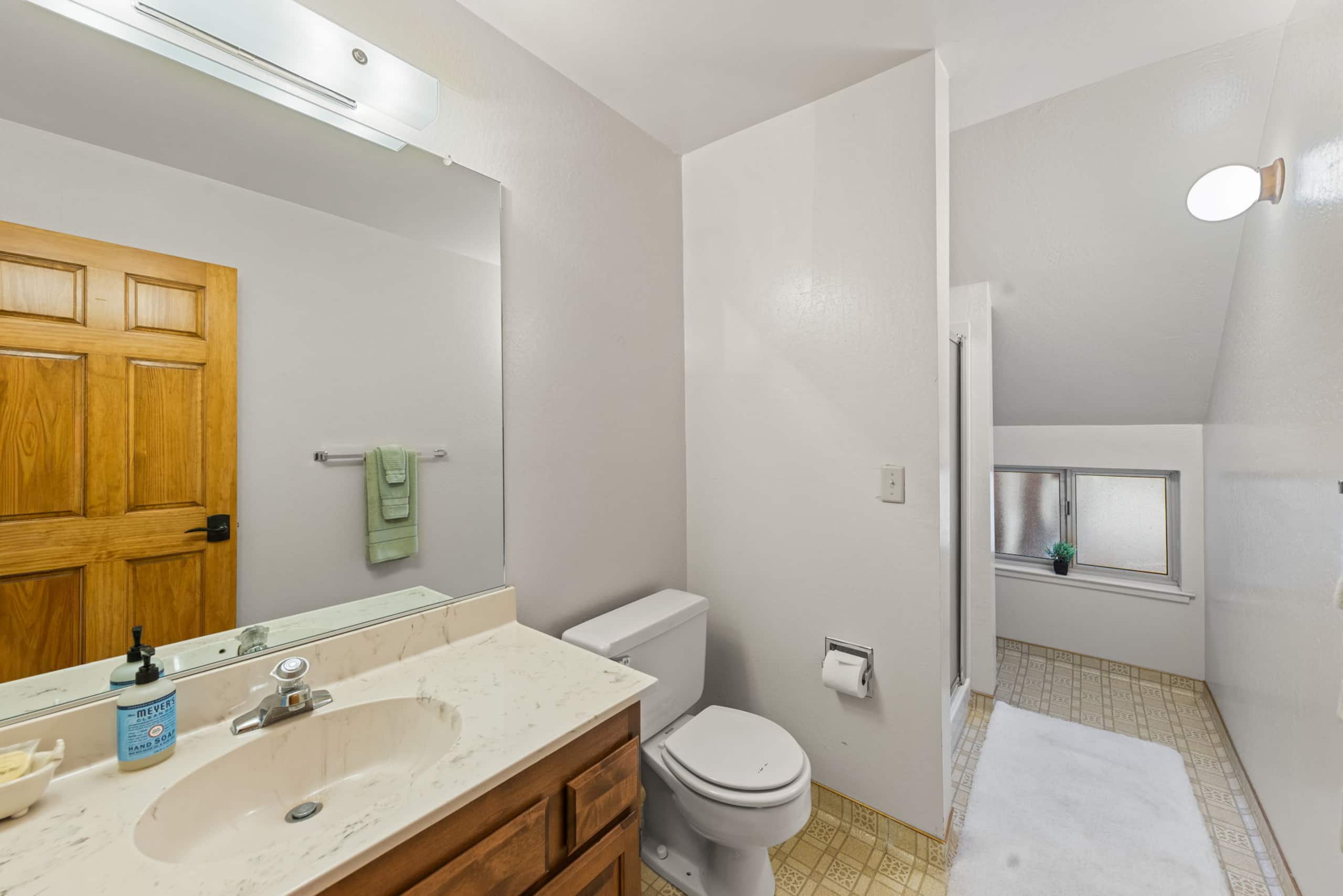 Lakeview 6BR Home with Private Beach Access - Photo 32