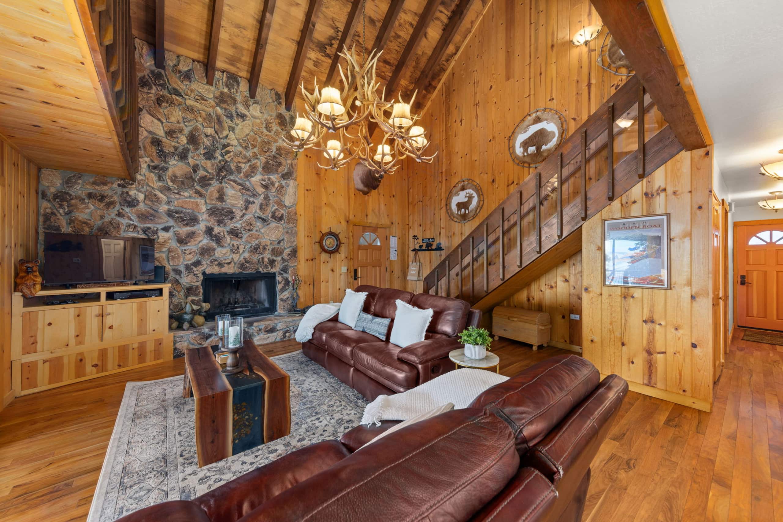 Lakeview 6BR Home with Private Beach Access - Photo 6