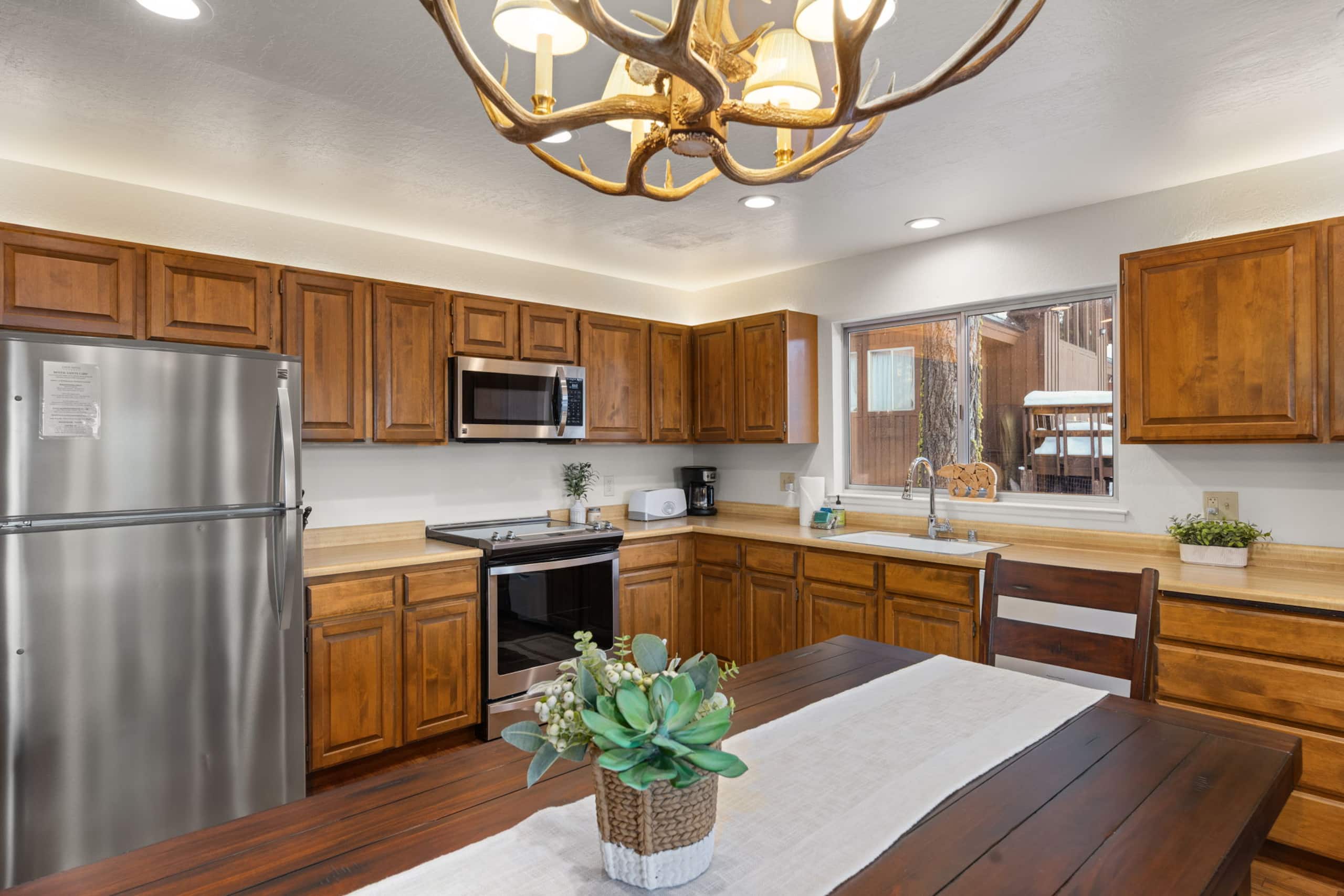 Lakeview 6BR Home with Private Beach Access - Photo 8