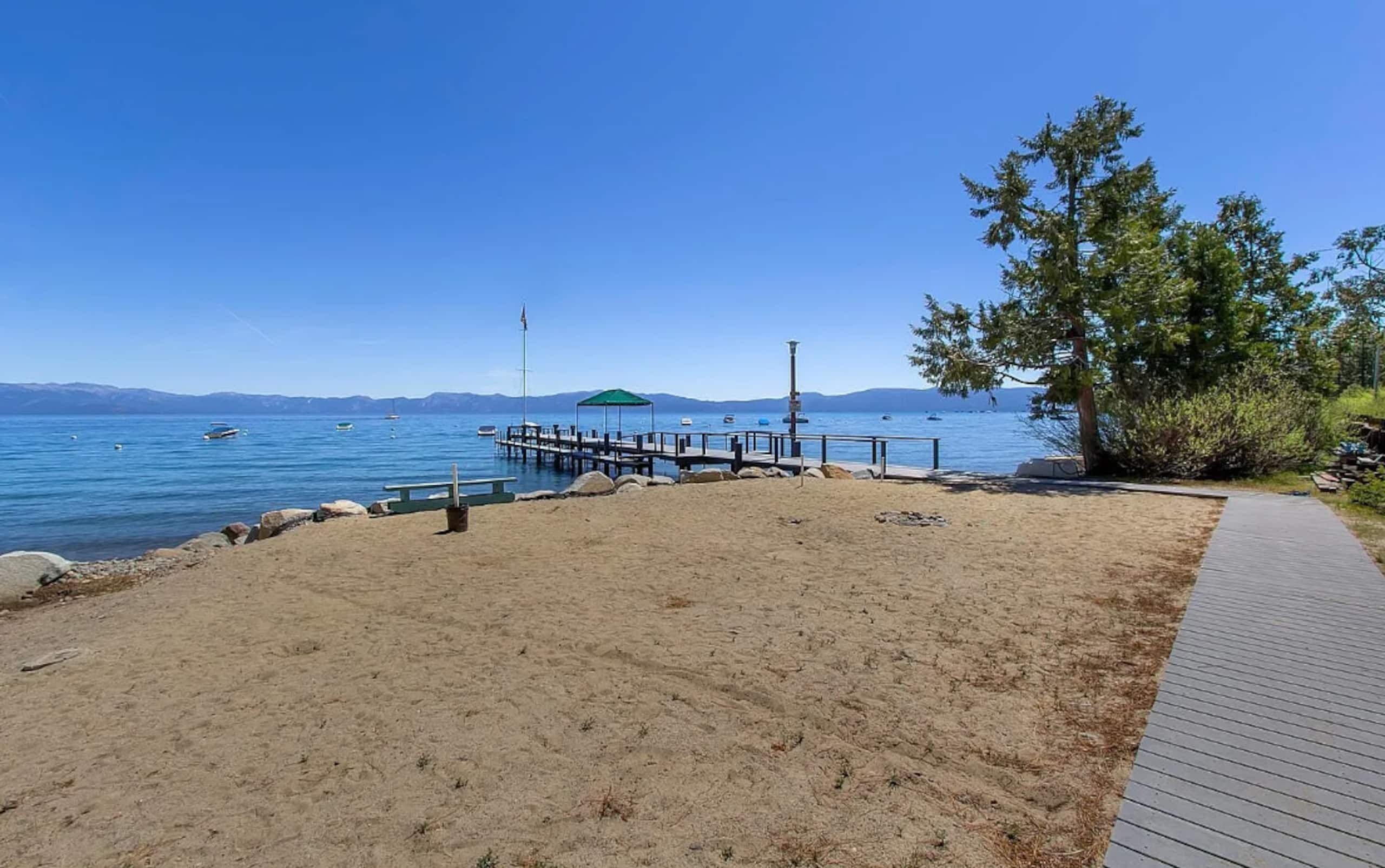 Lakeview 6BR Home with Private Beach Access - Photo 35