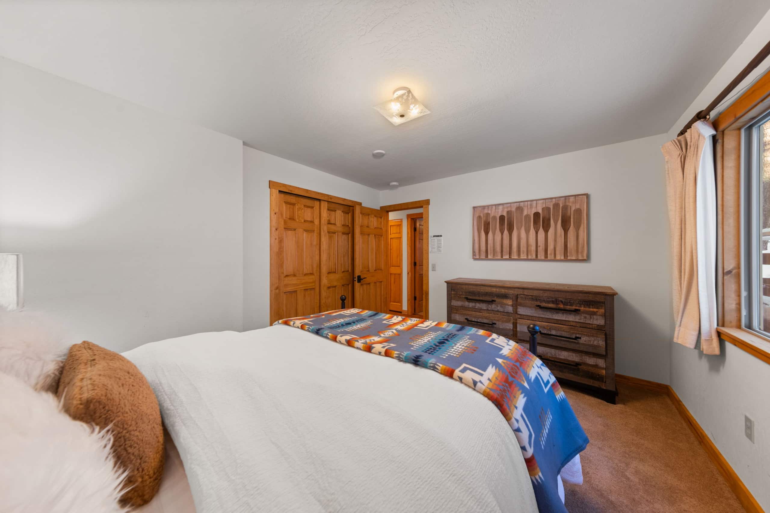 Lakeview 6BR Home with Private Beach Access - Photo 16