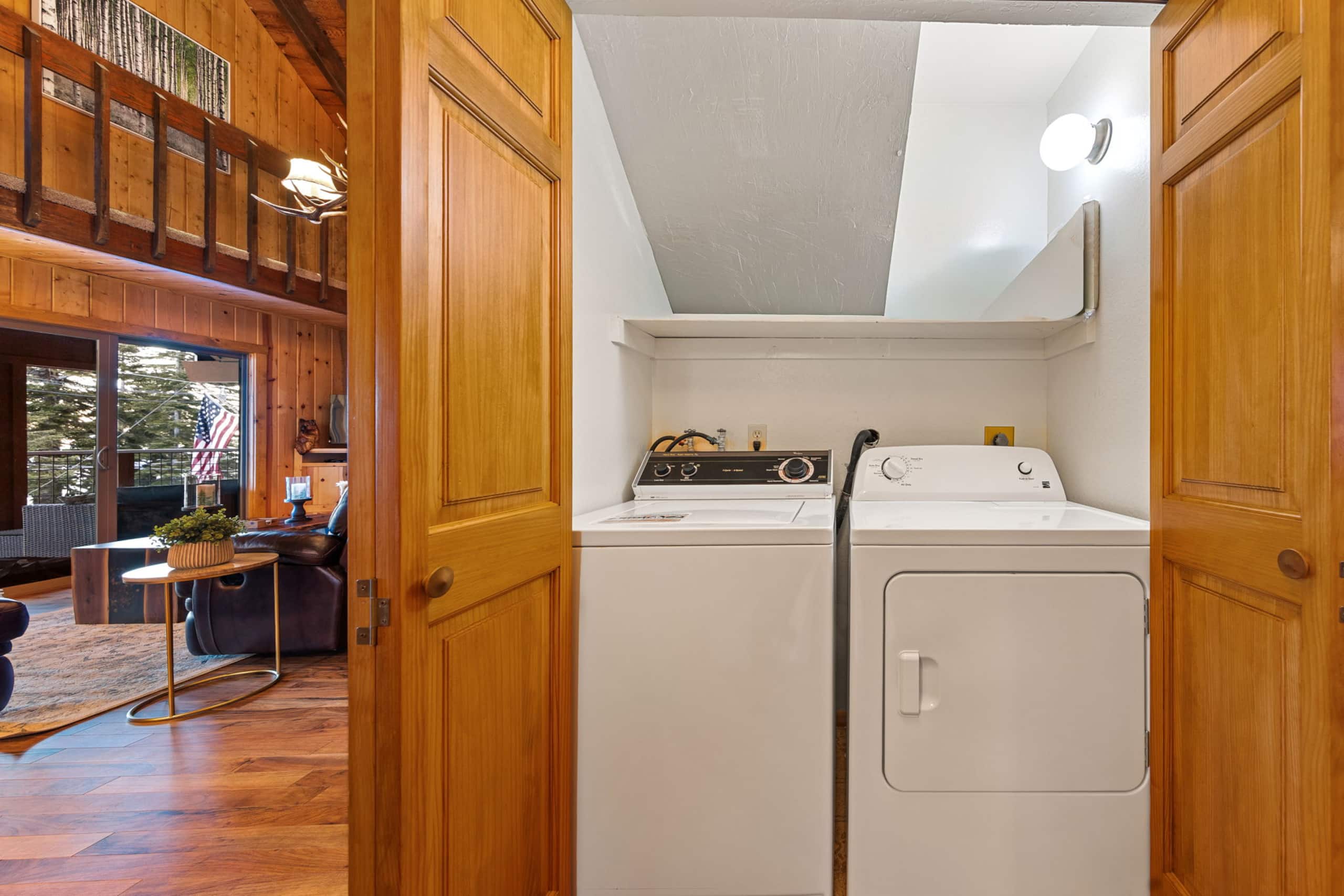 Lakeview 6BR Home with Private Beach Access - Photo 33