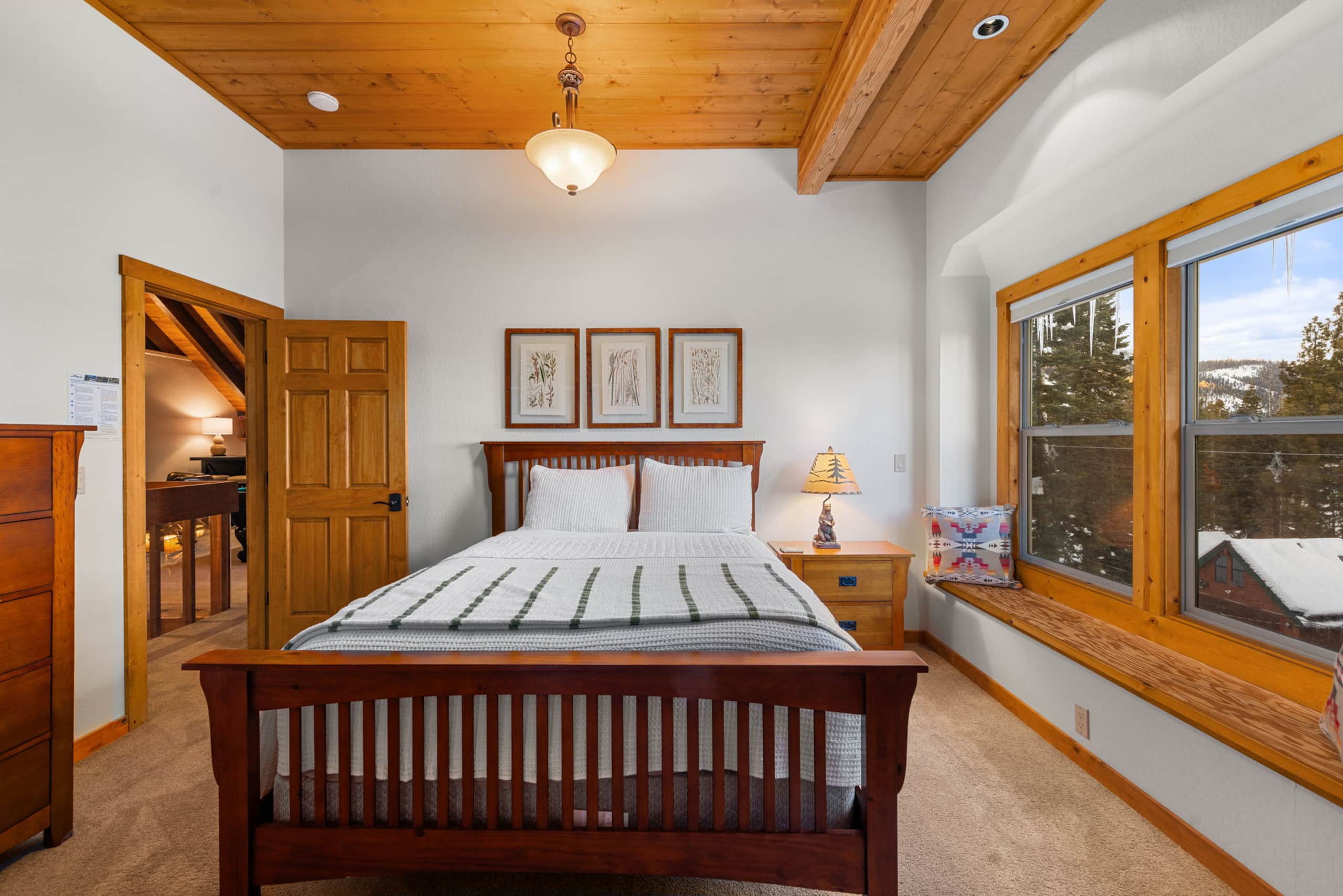 Lakeview 6BR Home with Private Beach Access - Photo 26