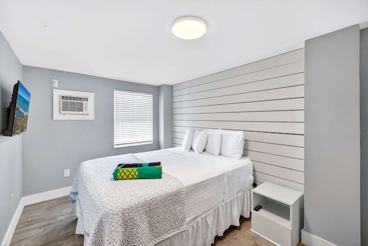 ห้องนอนที่ 2 มีที่นอนเมมโมรี่โฟมขนาดควีนไซส์ใหม่ 