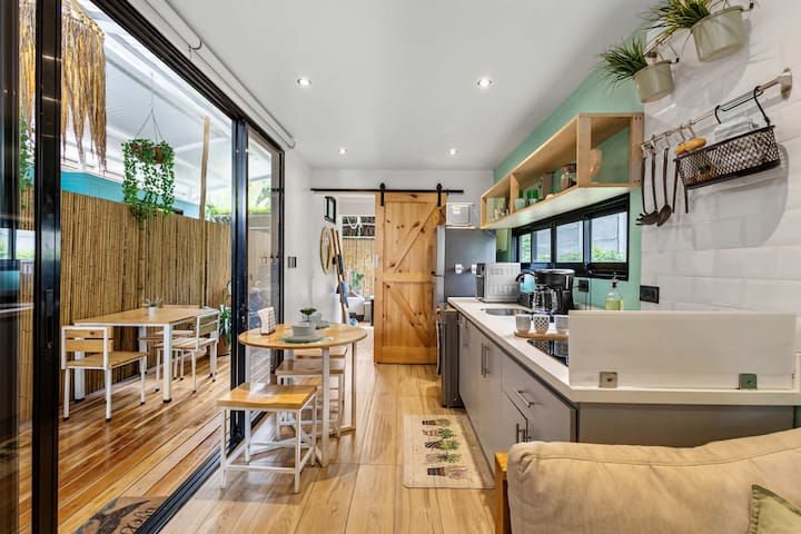 Casa Bosque Romantic Container Escape with Jacuzzi