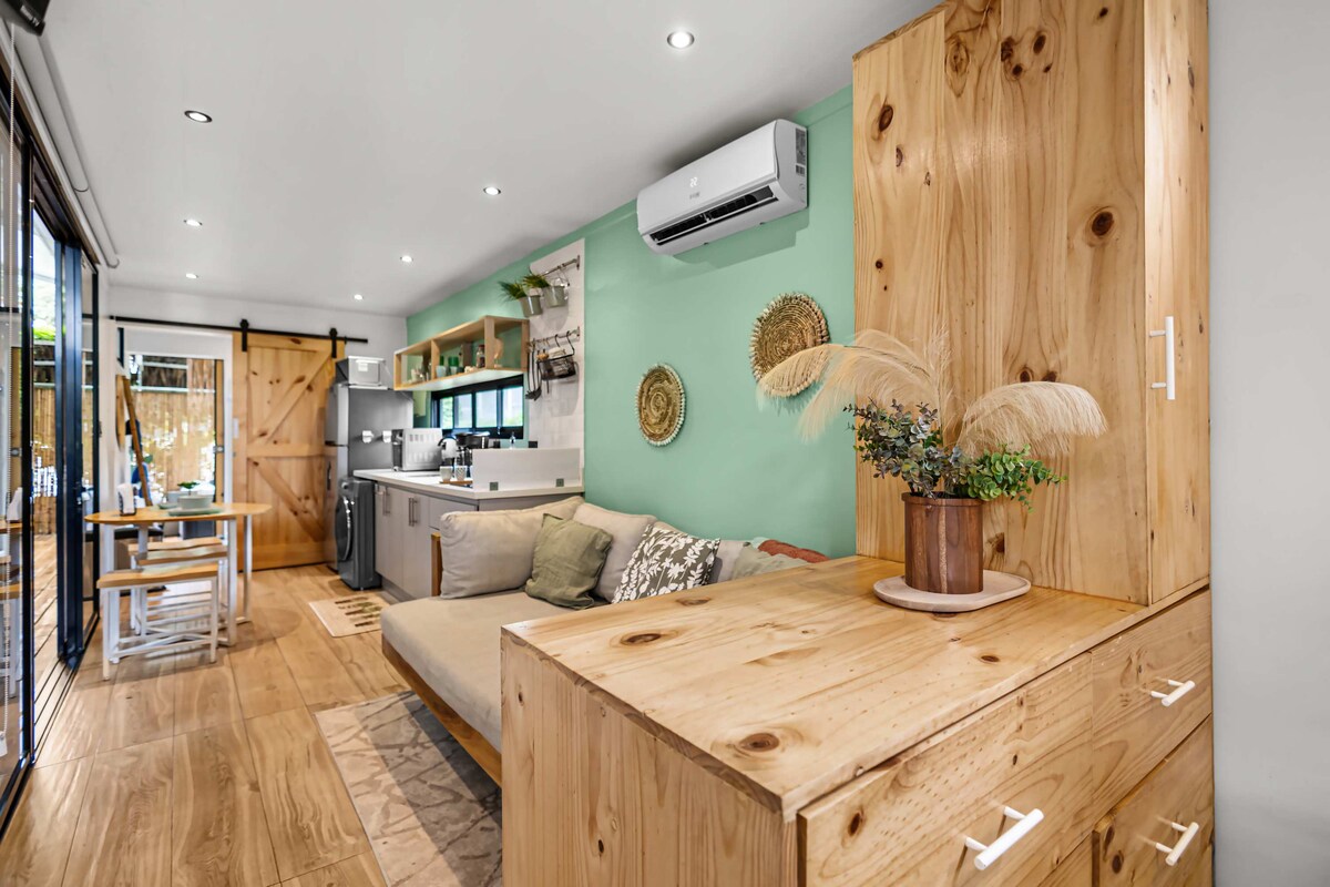 Casa Bosque Romantic Container Escape with Jacuzzi