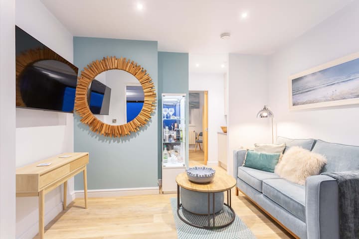 Seaview One Bedroom Studio With Hot Tub & Terrace - Ilfracombe