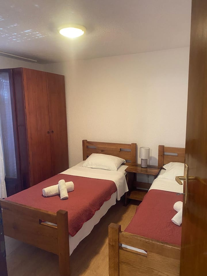 Bedroom 2, Surface: 12 m²