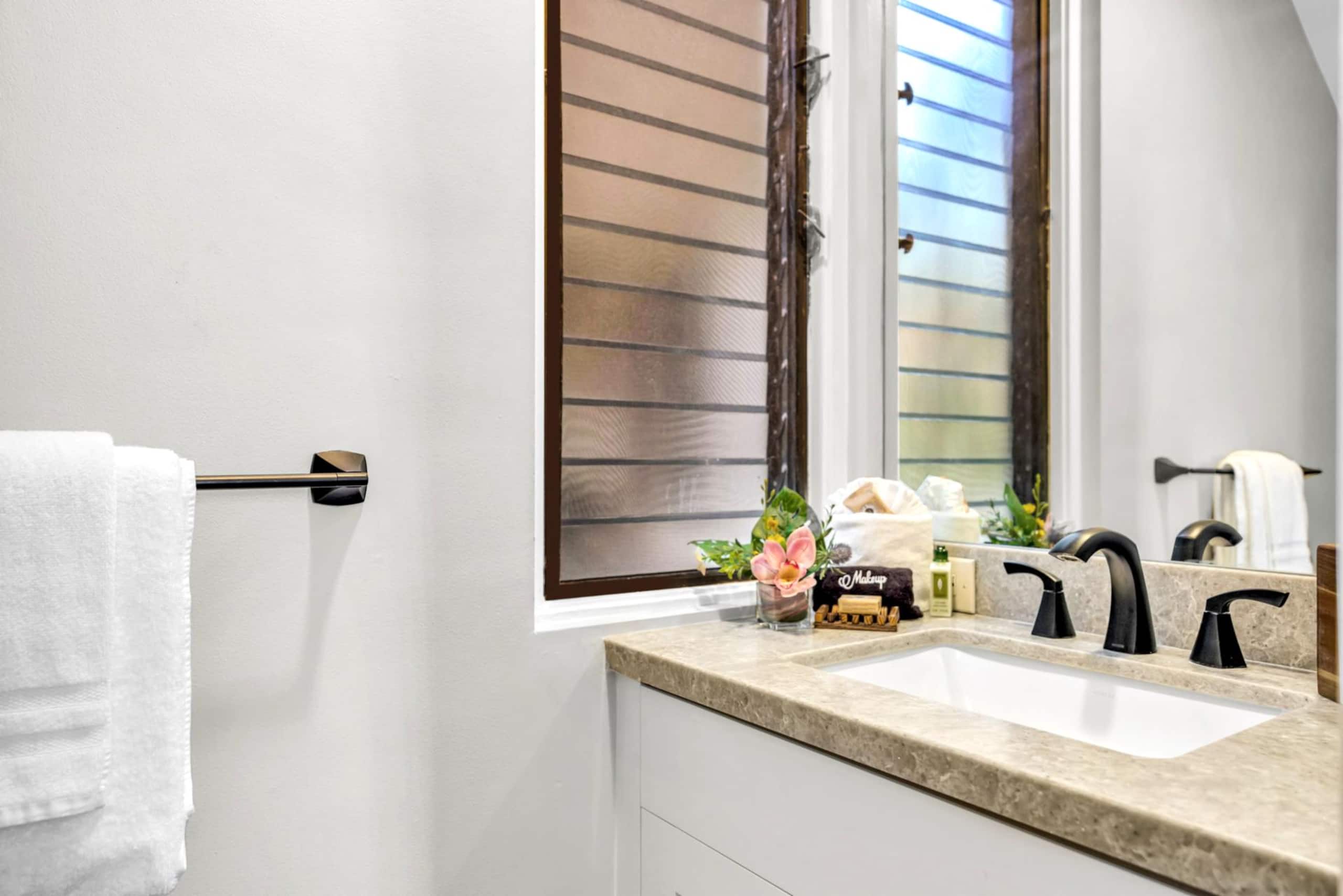 Condo in Lahaina · ★5.0 · 1 bedroom · 2 beds · 2 baths - Image 35