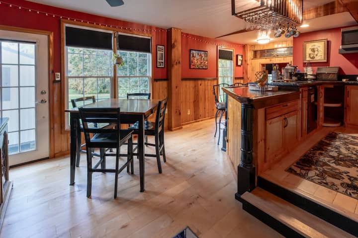 The Carriage House— Circa 1937 - OLIVER LAKE, Leesburg