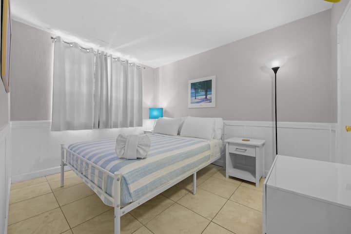 18-web-or-mls-6800 Sunset Way #1503-26