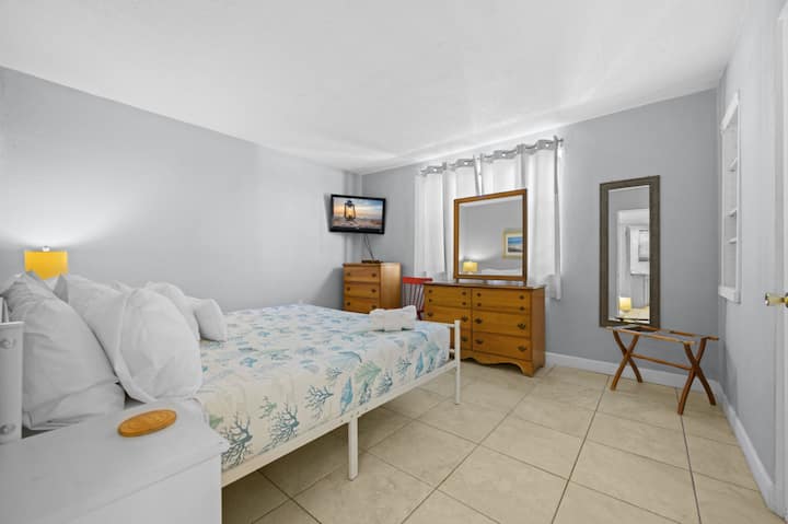 12-web-or-mls-6800 Sunset Way #1503-20