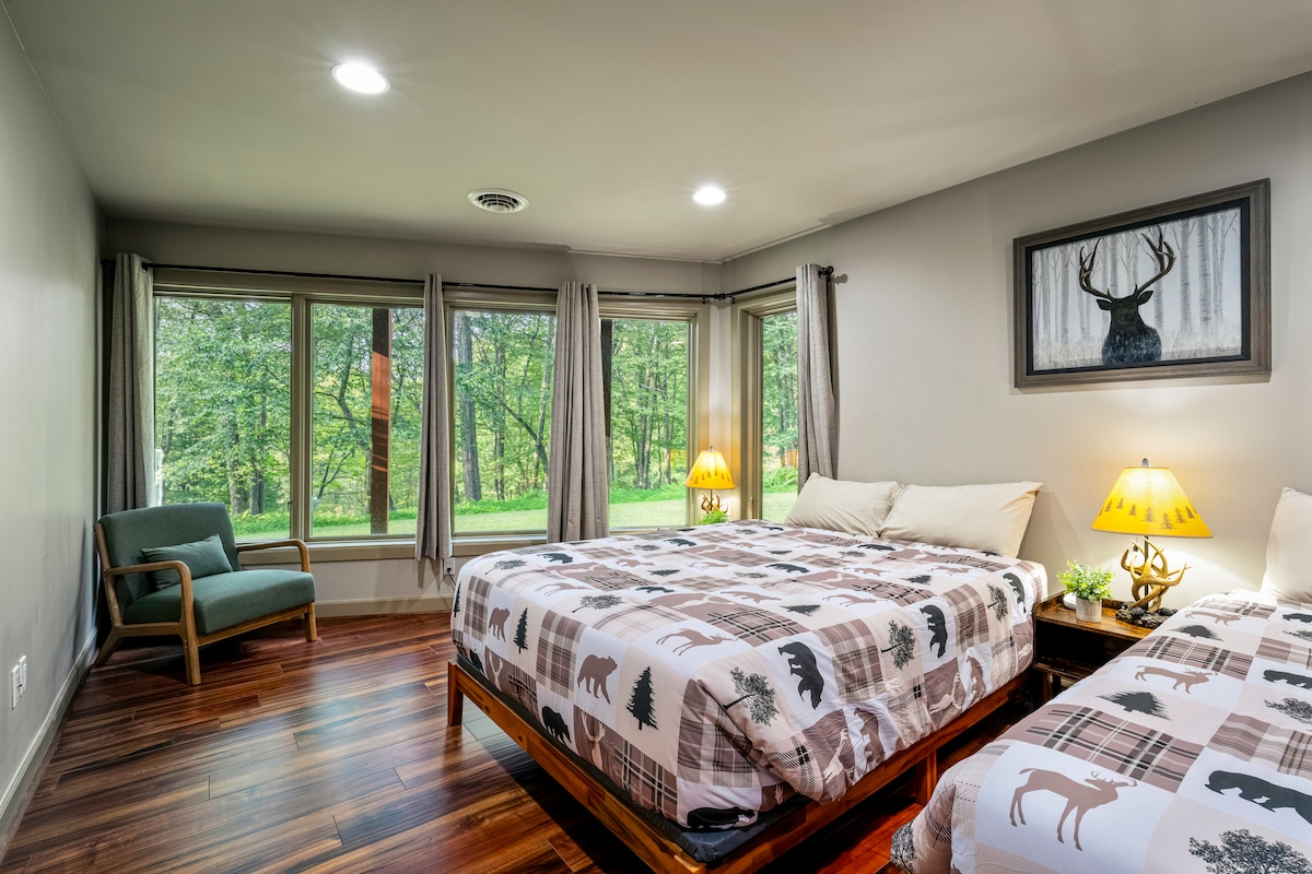 4号卧室设有2张标准双人床。