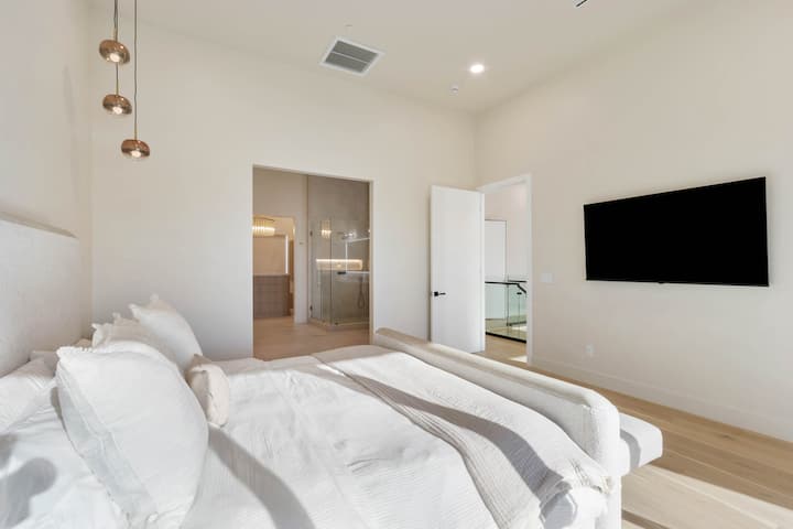 Primaire slaapkamer (2e verdieping) met eigen badkamer