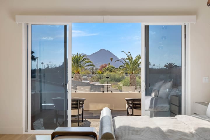 Scottsdale Desert Luxe Retreat – 6BR Luxury Home