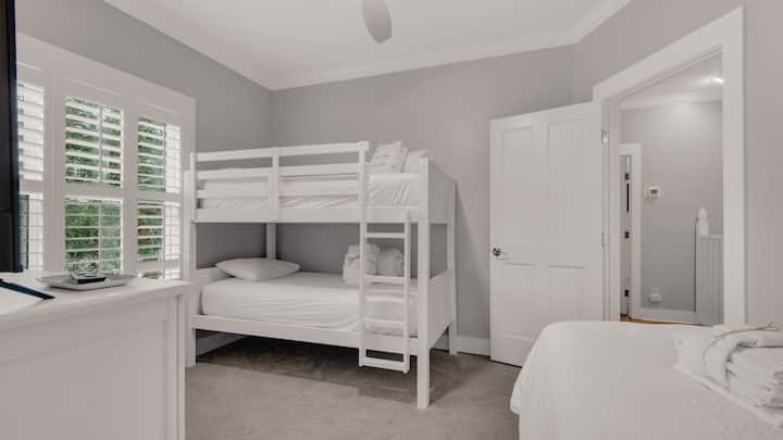 Magnolia Breeze - חדר עם מיטת קומותיים